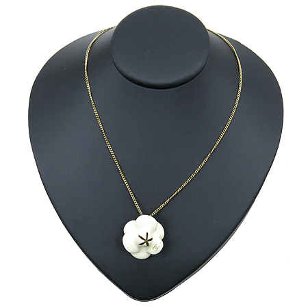 ����  �����