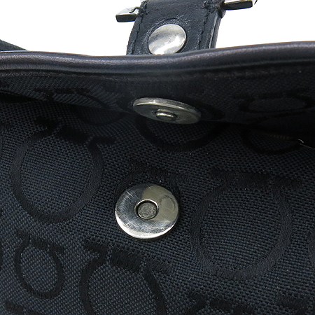 Ferragamo(��󰡸�) 21 6847 �ΰ� �ڰ��� ���� ���� ȥ�� ���� ��ġ�� �̴� ����� �̹���4 - ���̺��� �߰���ǰ