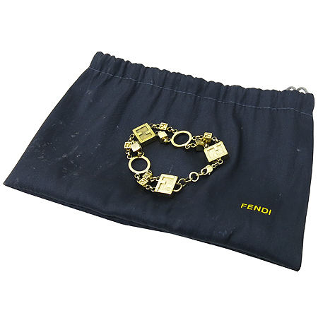 ���  ����