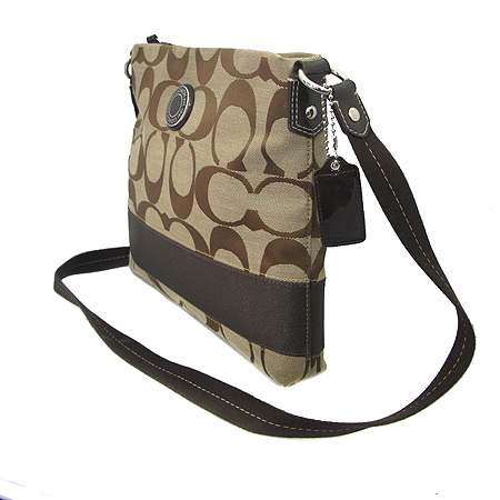 Coach(��ġ) F19220 �ñ׳�ó �ΰ� �к긯 ũ�ν��� [�̾��������] �̹���2 - ���̺��� �߰���ǰ