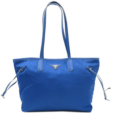 �����  �����