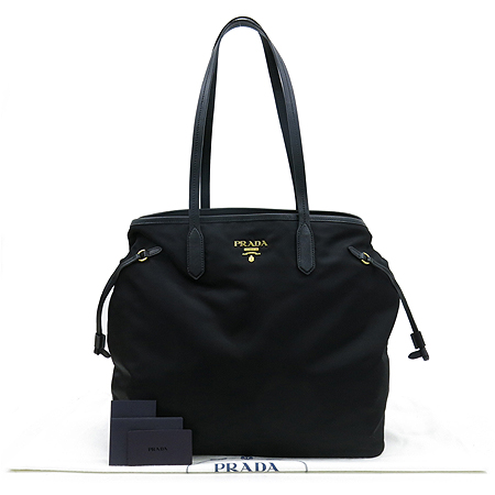 �����  �����