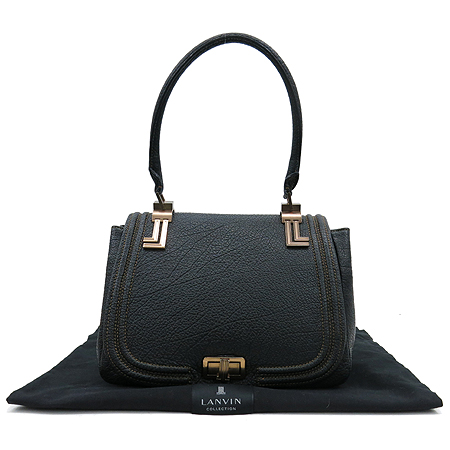 ����  �����