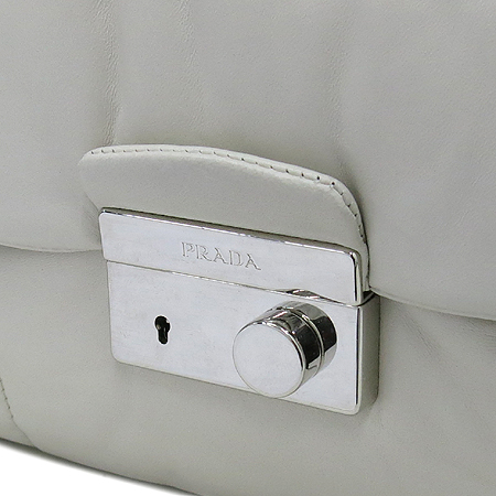 Prada(�����) BR5024 NAPPA(����) BOMBER ���̺��� ���� ü�� ����� [�б�������] �̹���4 - ���̺��� �߰���ǰ