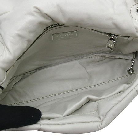 Prada(�����) BR5024 NAPPA(����) BOMBER ���̺��� ���� ü�� ����� [�б�������] �̹���6 - ���̺��� �߰���ǰ