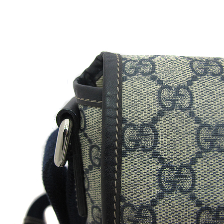 Gucci(����) 223666 GG�ΰ� PVC ��ũ���� ���� Ʈ���� �޽��� ũ�ν��� [��õ ������] �̹���4 - ���̺��� �߰���ǰ