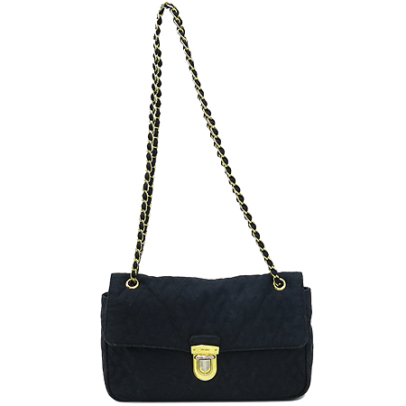 �����  �����