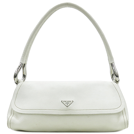 �����  �����