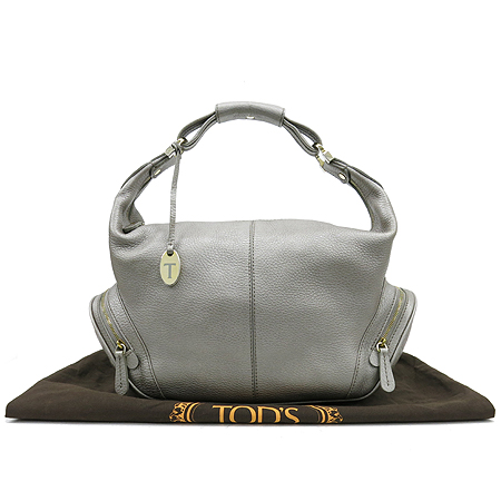 ����  �����