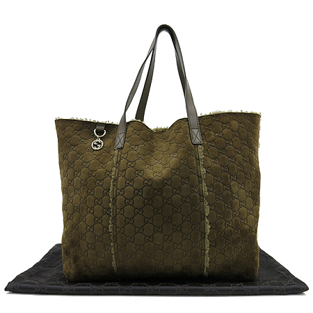 ����  �����