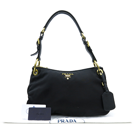 �����  �����