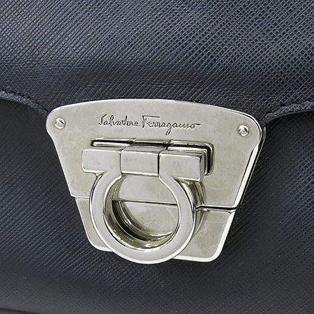 Ferragamo(��󰡸�) 21-8462  ���� ���ǾƳ� ���� ��ġ�� ��� �ٶ� ü�� ����� �̹���3 - ���̺��� �߰���ǰ