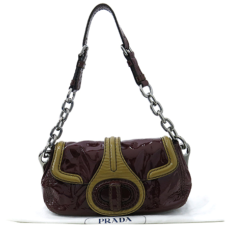 �����  �����