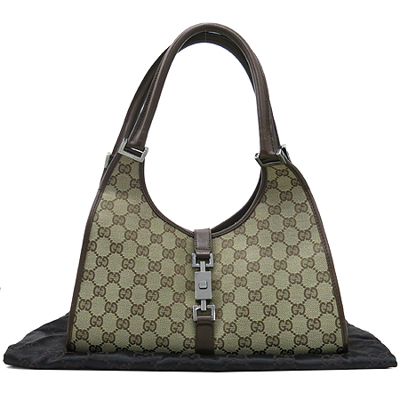 ����  �����