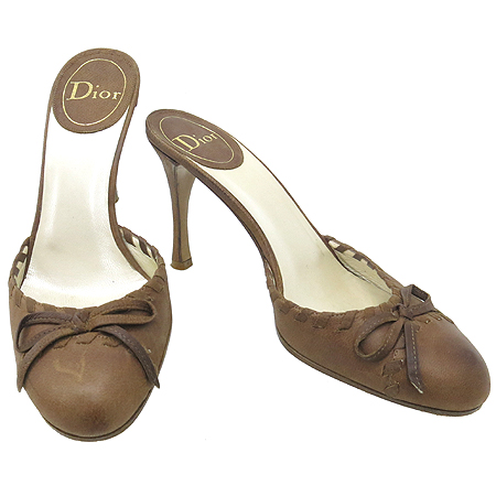 ���  ����