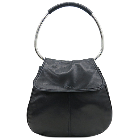 �����  �����