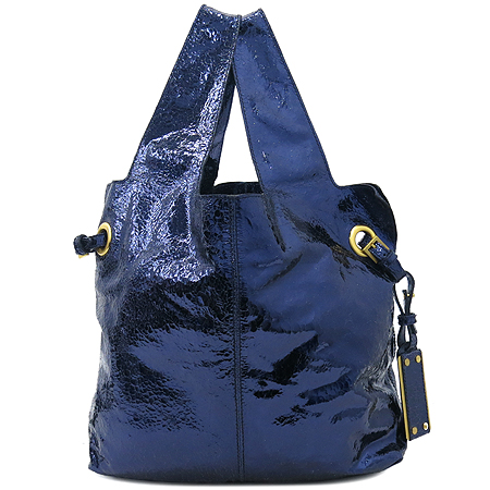 �����  �����