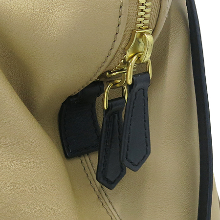 Fendi(���) 8BL110 ���� ���� �ΰ� ��� ī�᷹�� 2WAY [�뱸�ݿ��纻��] �̹���4 - ���̺��� �߰���ǰ