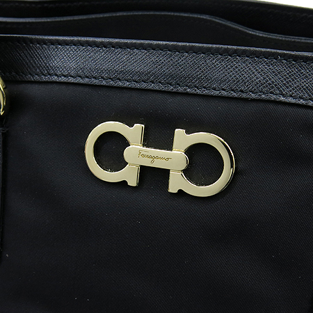 Ferragamo(��󰡸�) 21 B166 �����к긯 ���ǾƳ� ���� ȥ�� ��ġ�� ����ΰ� 2WAY �̹���4 - ���̺��� �߰���ǰ