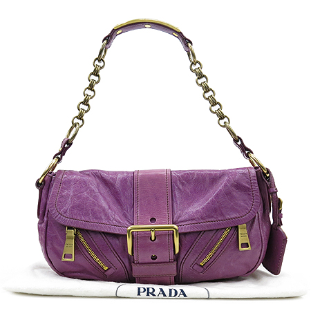 �����  �����