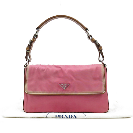 �����  �����