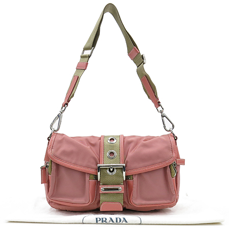 �����  �����