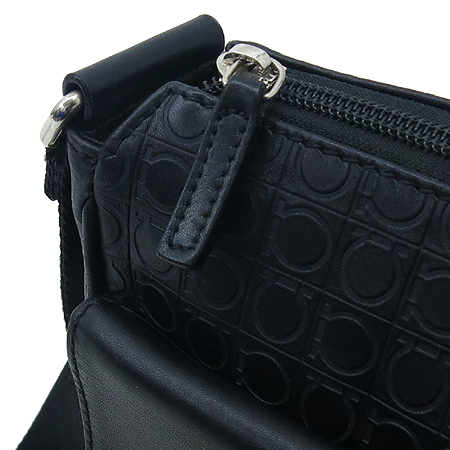 Ferragamo(��󰡸�) 24 8778 24 8778 ���� ���� ��ġ�� ��� ũ�ν��� �̹���4 - ���̺��� �߰���ǰ