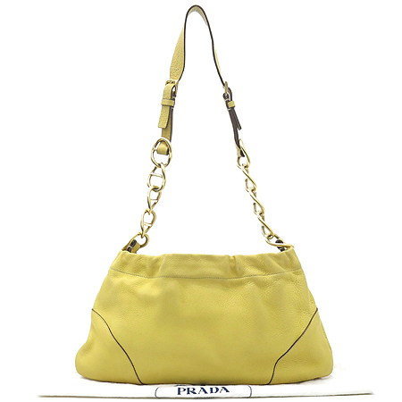 �����  �����