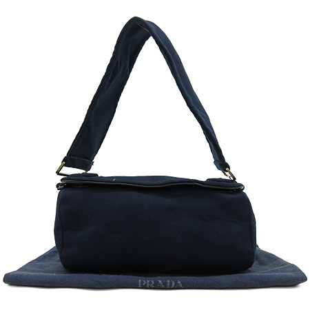 �����  �����