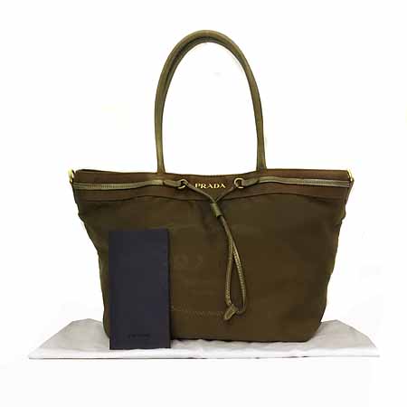 �����  �����