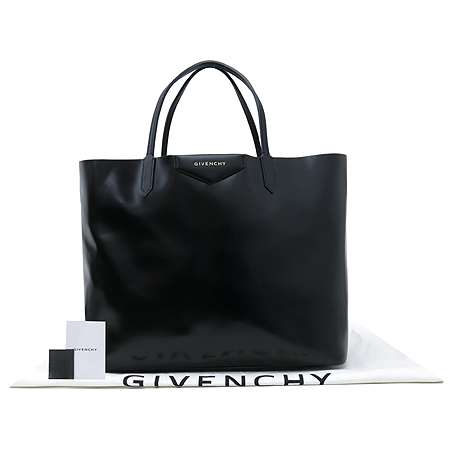 �����  �����