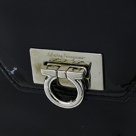 Ferragamo(��󰡸�) 22 4209 ���� ��ġ�� ��� �׷��� ���̴�Ʈ ������ �̹���2 - ���̺��� �߰���ǰ