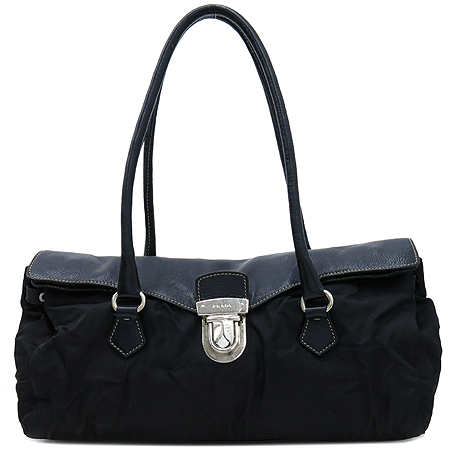 �����  �����