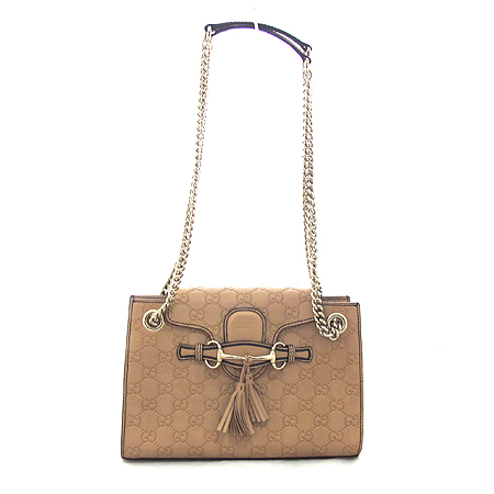 ����  �����