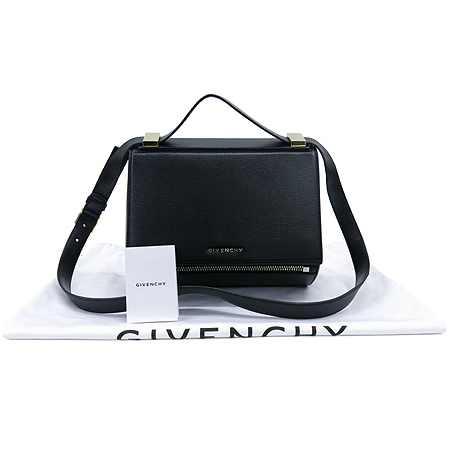 �����  �����