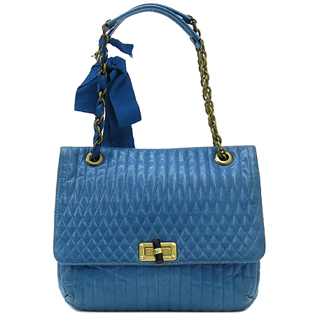 ����  �����