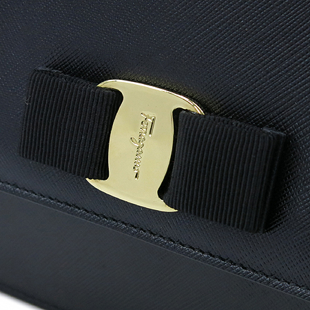 Ferragamo(��󰡸�) 21 D855 �ٶ� �ΰ� ���� ���ǾƳ� ���� ���� ü�� ũ�ν��� �� Ŭ��ġ�� �̹���4 - ���̺��� �߰���ǰ