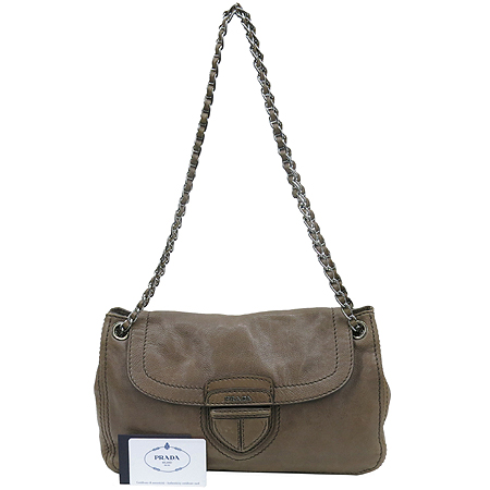 �����  �����