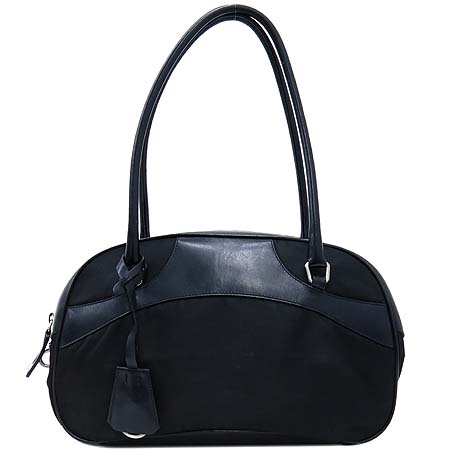 �����  �����