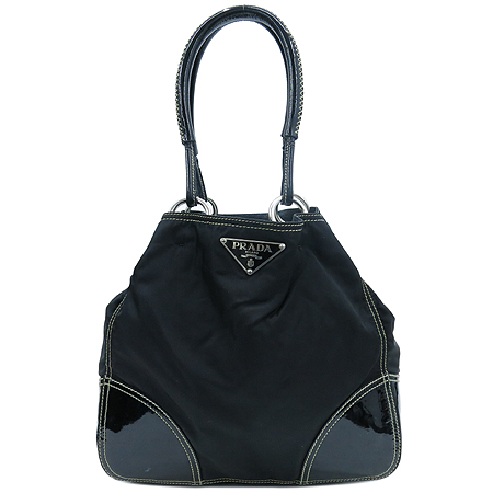 �����  �����