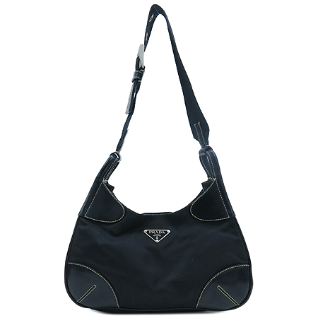 �����  �����