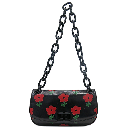 �����  �����