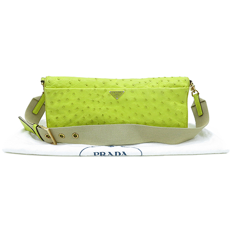 �����  �����