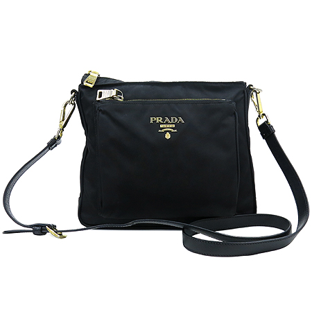 �����  �����