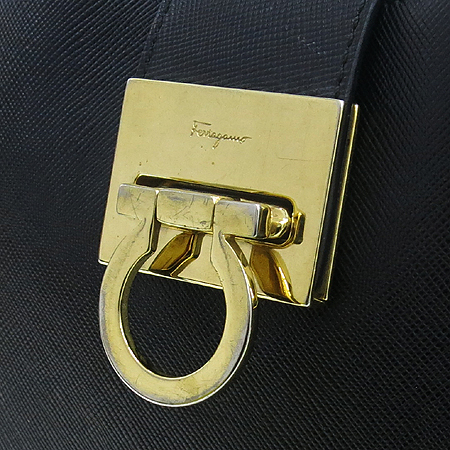 Ferragamo(��󰡸�) 21 0702 ���� ��ġ�� ��� �簢 ����� �̹���3 - ���̺��� �߰���ǰ