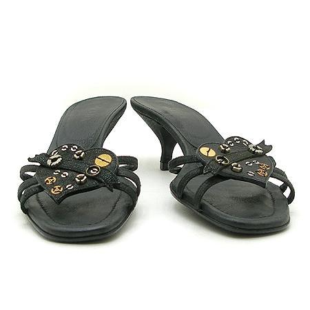 �����  ����