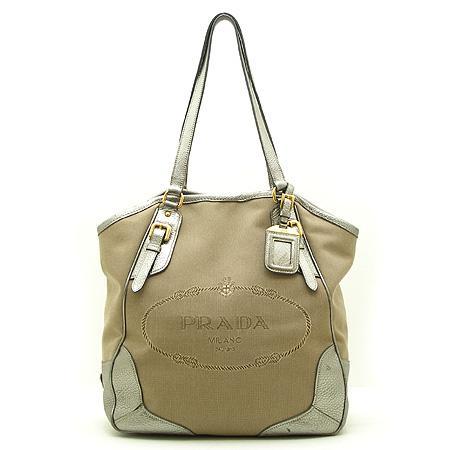 �����  �����