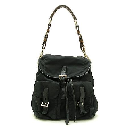 �����  �����