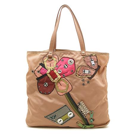 �����  �����