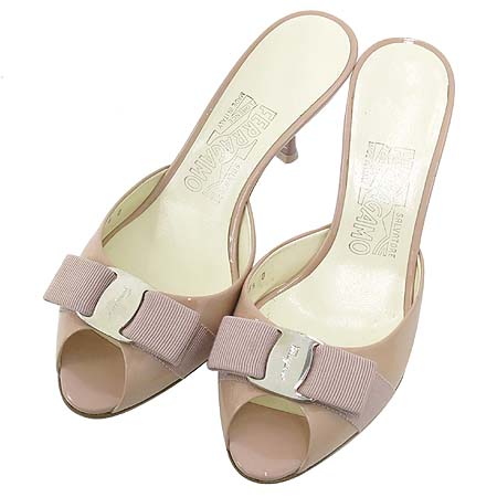 Ferragamo(��󰡸�) RIBERIA ��ũ������ ���̴�Ʈ ����ΰ� �ٶ���� ������ ��������� �̹���5 - ���̺��� �߰���ǰ